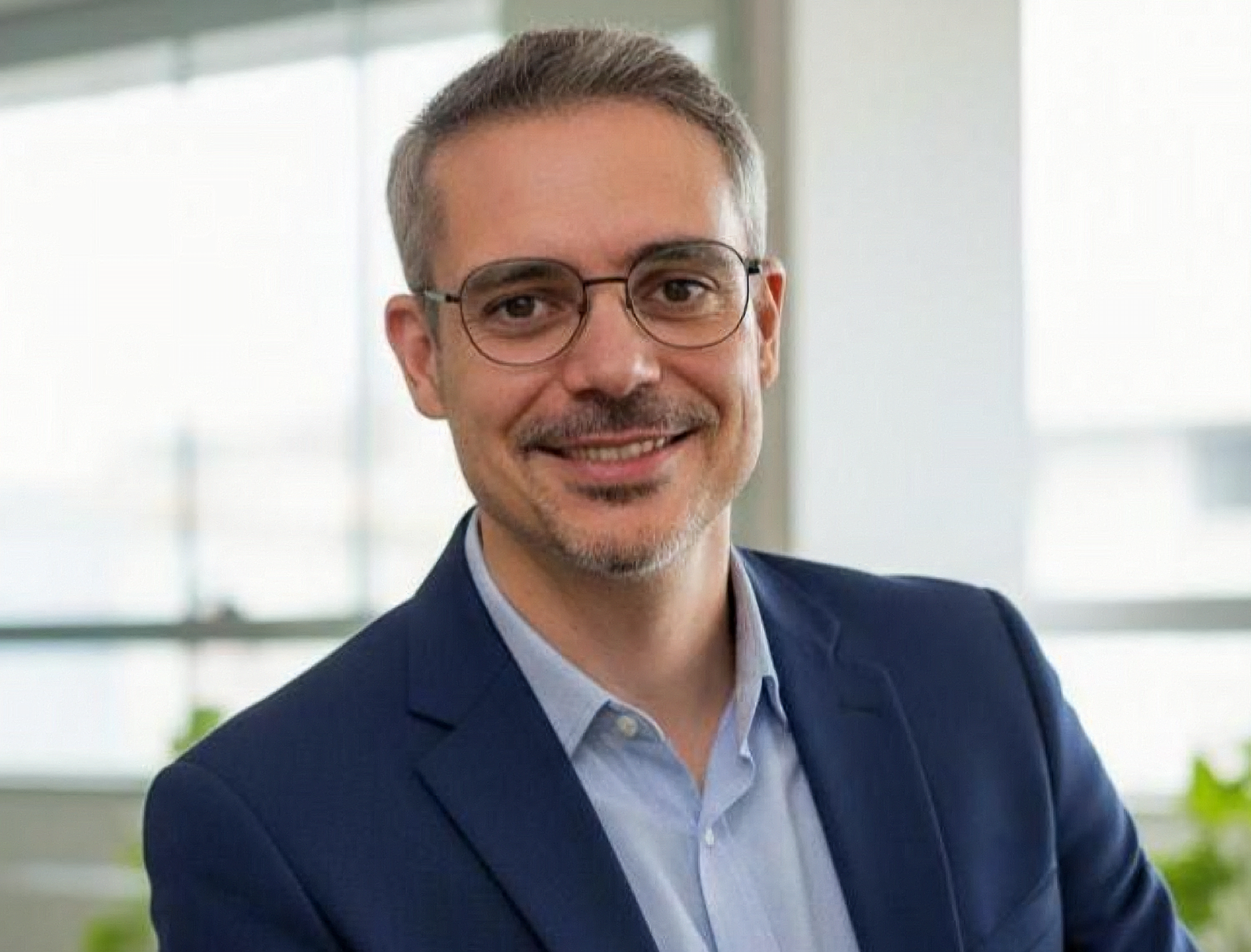 Retrato profissional de Israel Faria de Lemos